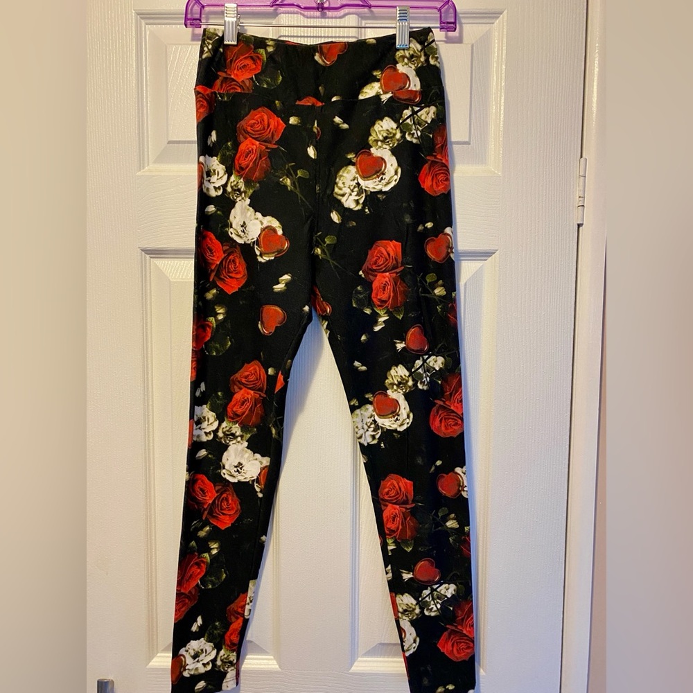 LuLaRoe Black and Red Rose Leggings